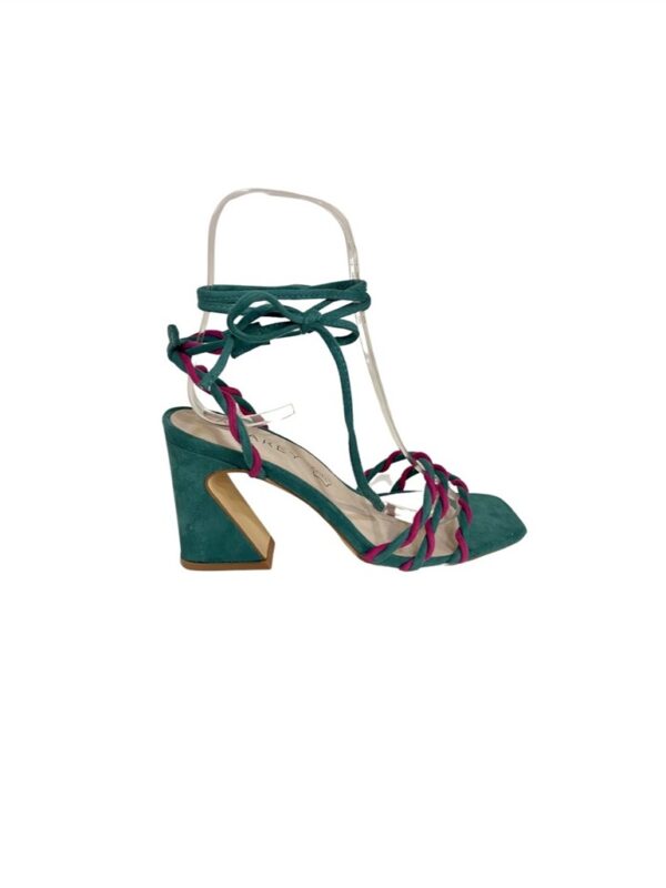 <p>
  Sandalo in camoscio alla schiava con fascette bicolore
</p>Azarey