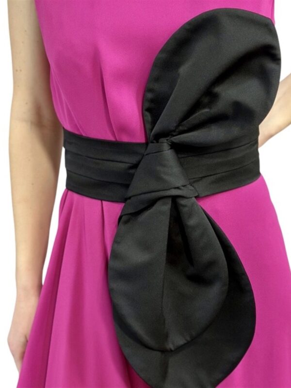 <p>
  Cintura in crepes lucido con fiocco
</p>Tolérance Couture