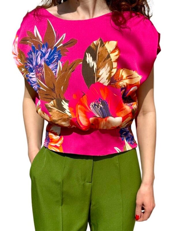 <p>
  Blusa a fantasia con scollo a v posteriore
</p>Tolérance Couture