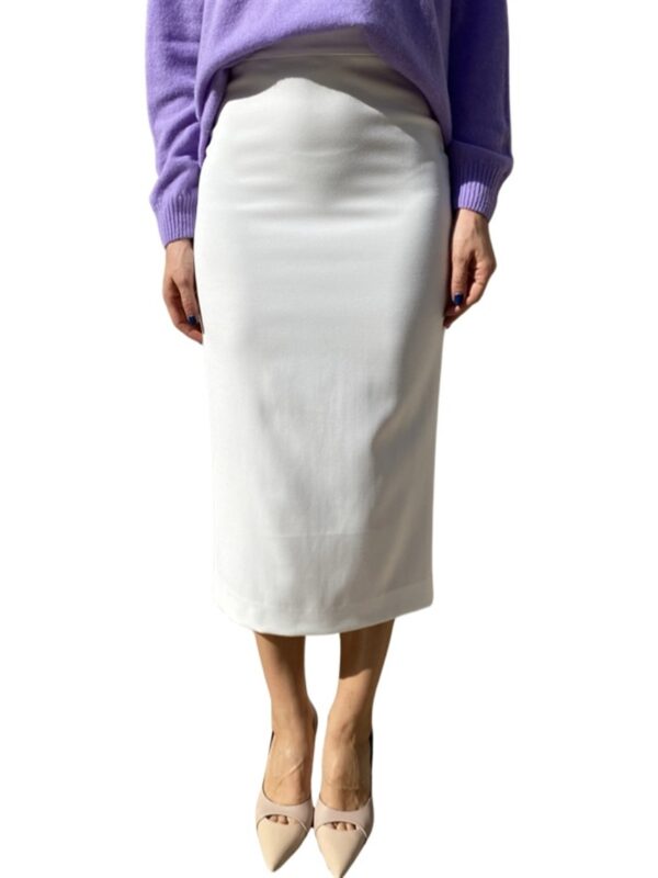 <p>
  Longuette con spacco posteriore
</p>Dixie