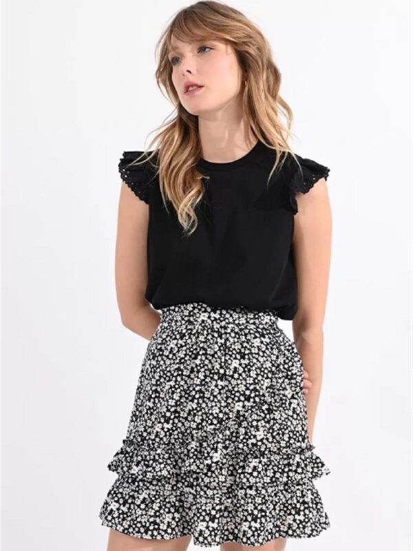 <p>
  T-shirt con maniche in sangallo
</p>Molly Bracken