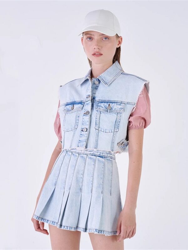 <p>
  Gilet in denim
</p>Silvian Heach