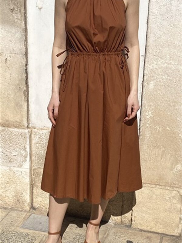 <p>
  Abito midi con scollo all'americana e coulisse in vita
</p>Sun 68