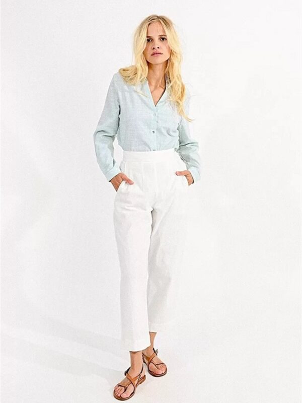 <p>
  Pantalone gamba larga a caviglia
</p>Molly Bracken