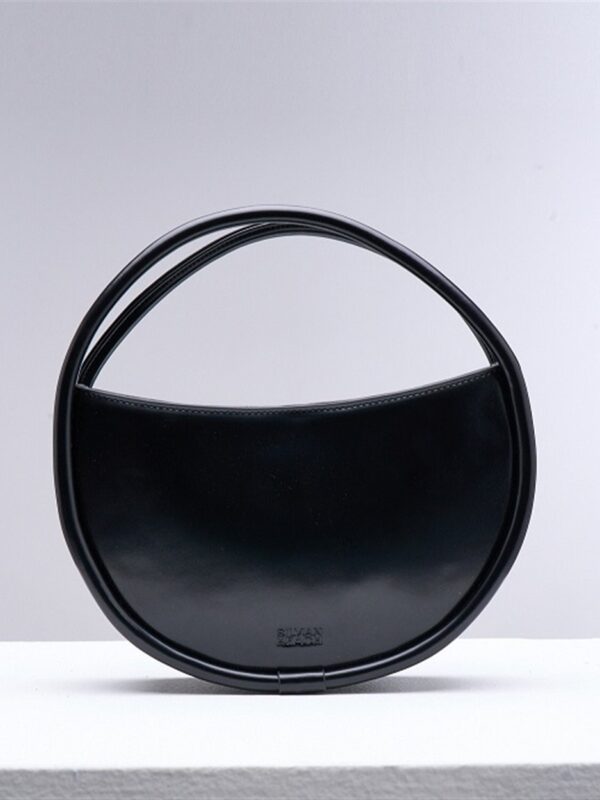 <p>
  Borsa a mezzaluna con doppio manico e tracolla
</p>Silvian Heach
