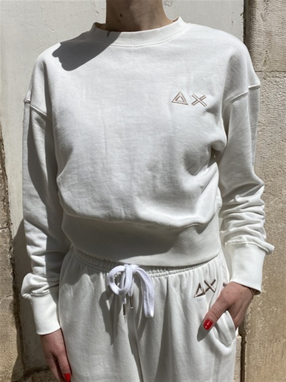 <p>
  Felpa crop paricollo con logo bianca
</p>Sun 68