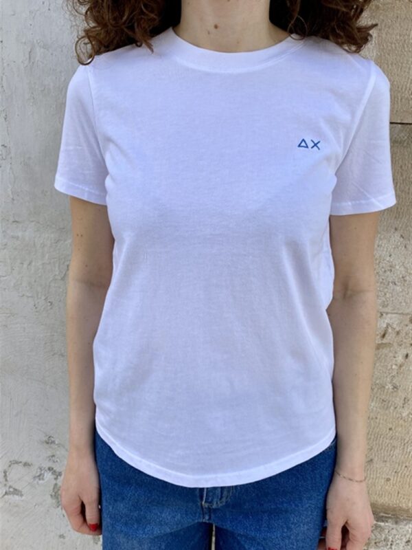 <p>
  T-shirt basic con logo bianca
</p>Sun 68