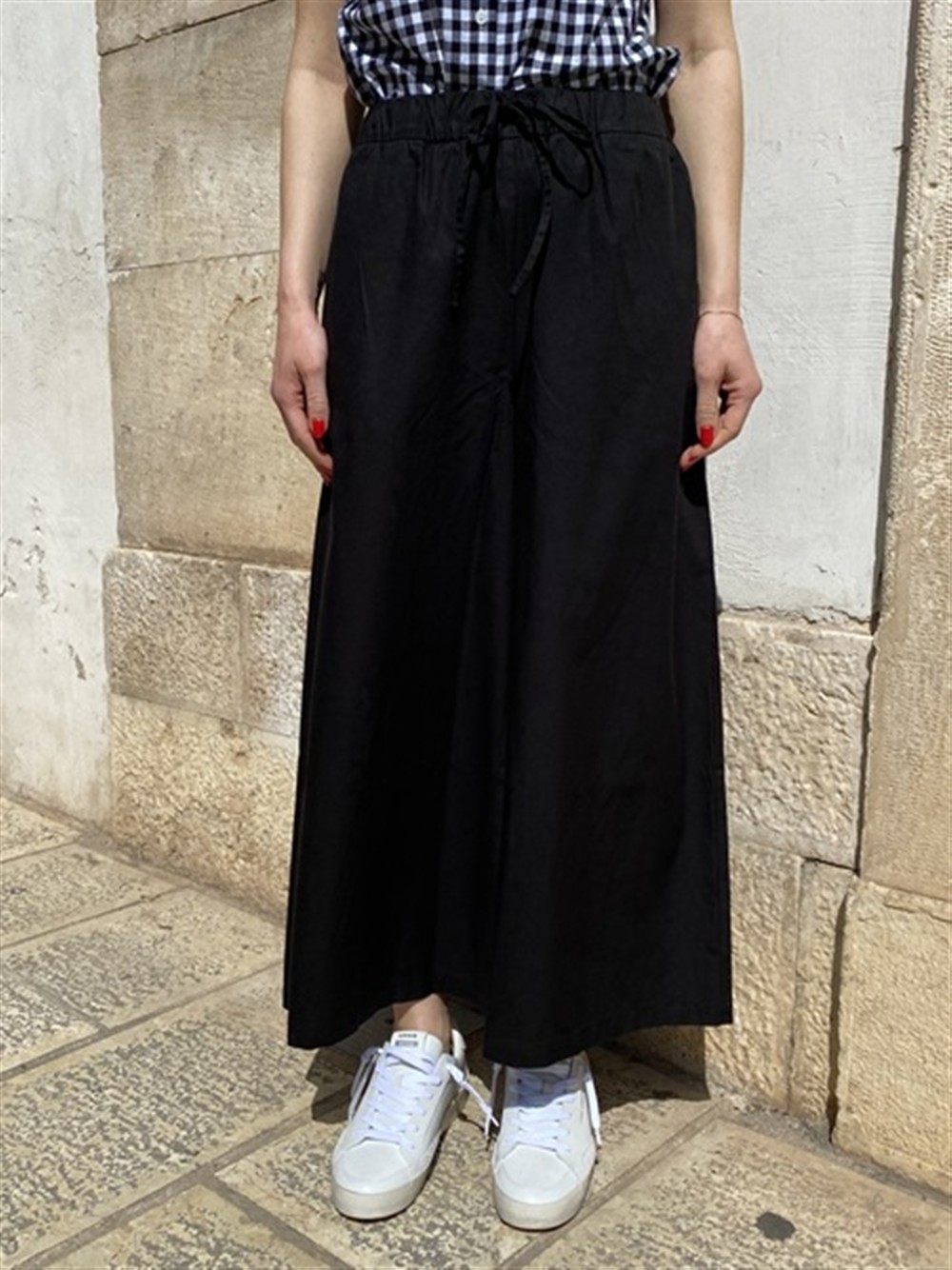 <p>
  Pantalone a gamba larga con elastico in vita nero
</p>Sun 68