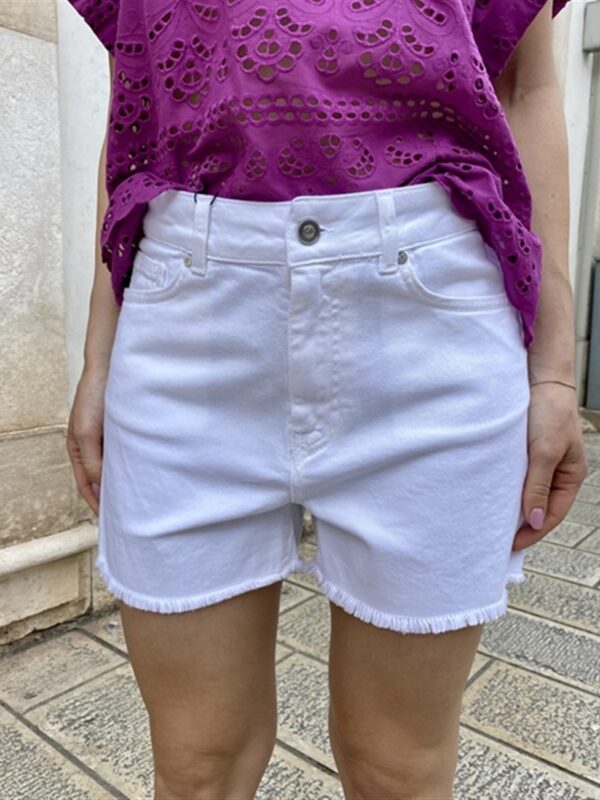 <p>
  Short in bull denim
</p>Dixie
