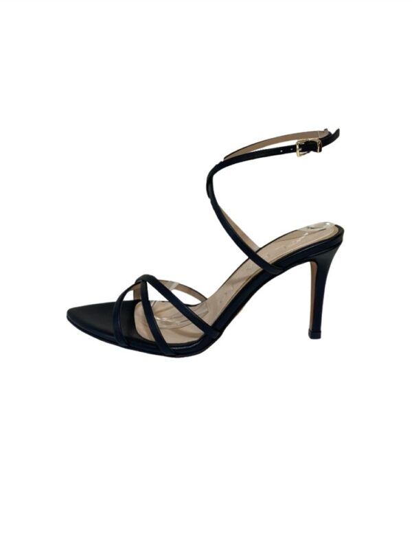 <p>
  Sandalo a punta con fascette e tacco di 8 cm nero
</p>Albano