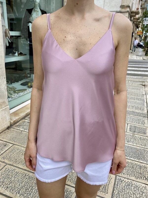 <p>
  Top basic con scollo a v e spalline regolabili
</p>Dixie