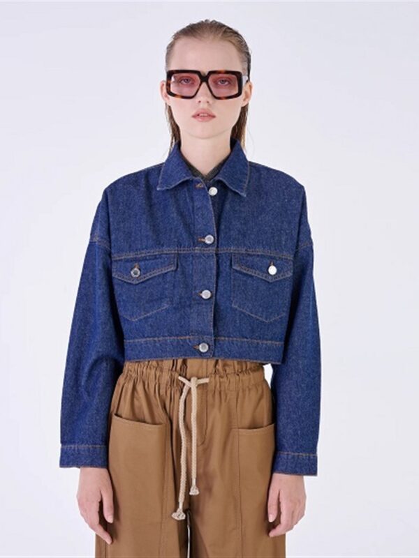 <p>
  Giacca cropped in denim
</p>Silvian Heach