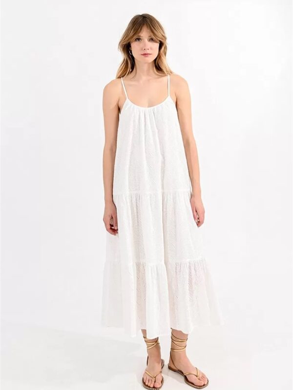 <p>
  Abito midi in pizzo
</p>Molly Bracken
