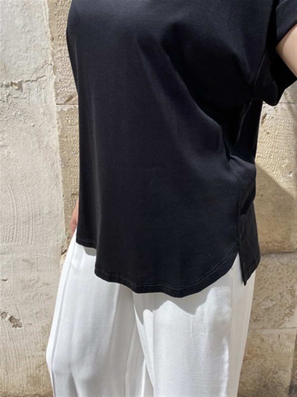 <p>
  T-shirt ampia a scatola nera
</p>Le _Sarte _Del_Sole