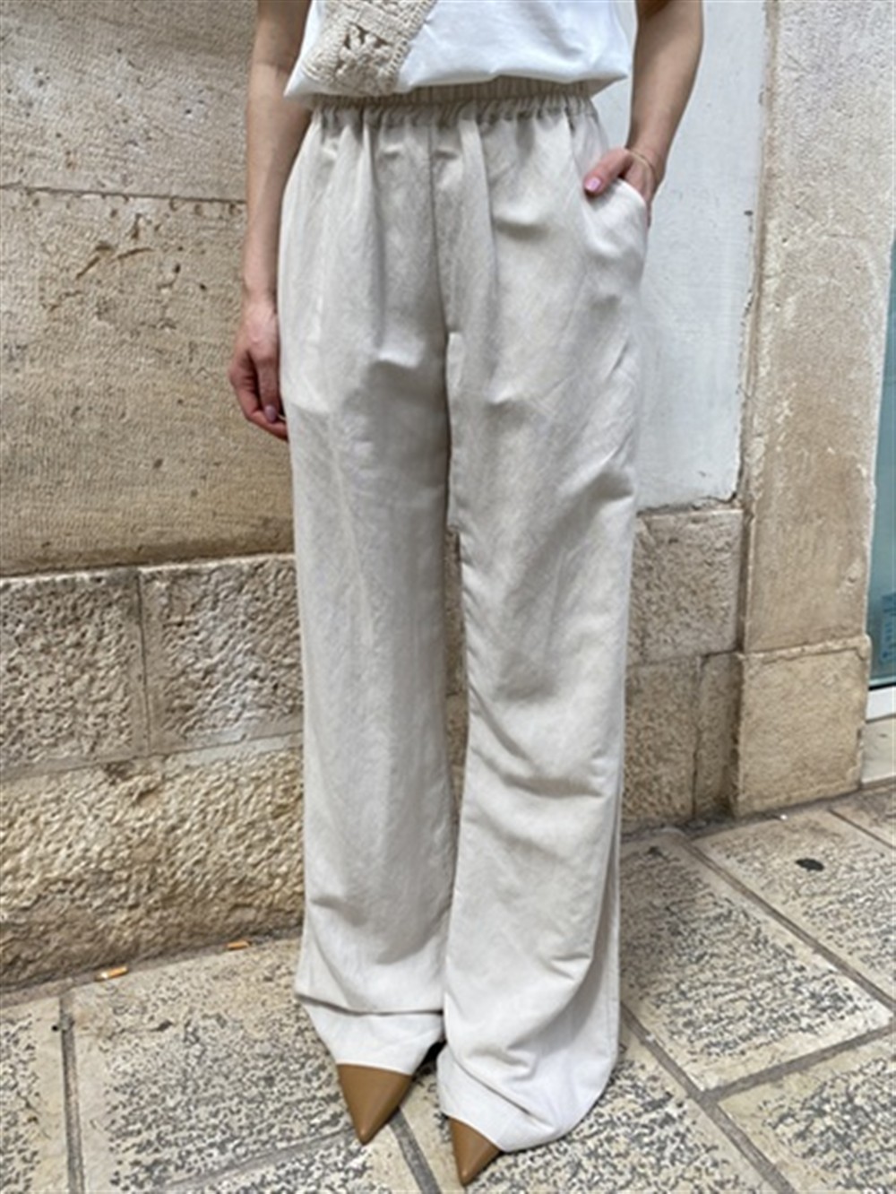 <p>
  Pantalone gamba dritta con elastico in vita
</p>Le _Sarte _Del_Sole