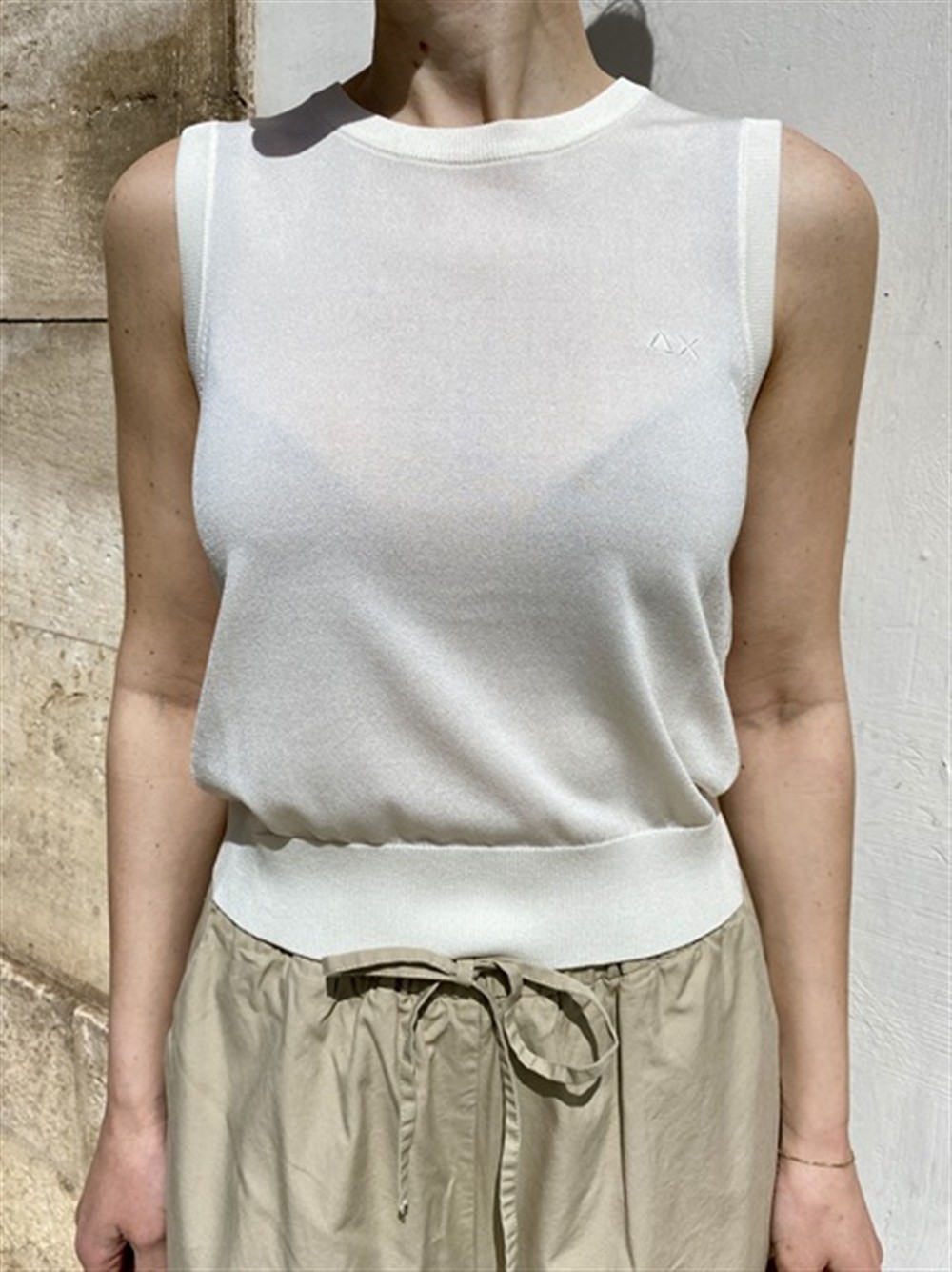 <p>
  Top in misto di viscosa paricollo bianco
</p>Sun 68
