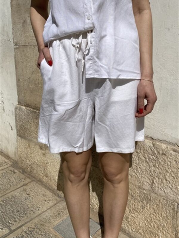 <p>
  Shorts con elastico in vita bianchi
</p>Sun 68