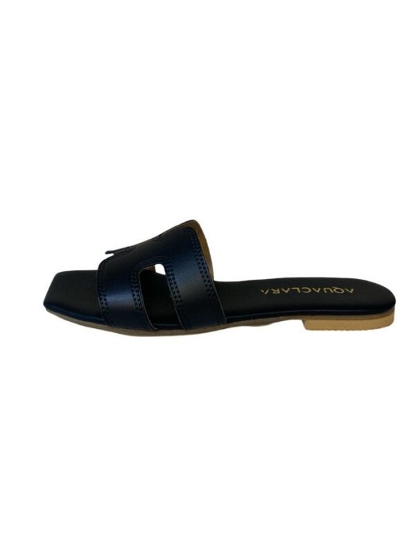 <p>
  Ciabattina in stile "Hermes" modello QLEROS NERO 
</p>Aquaclara