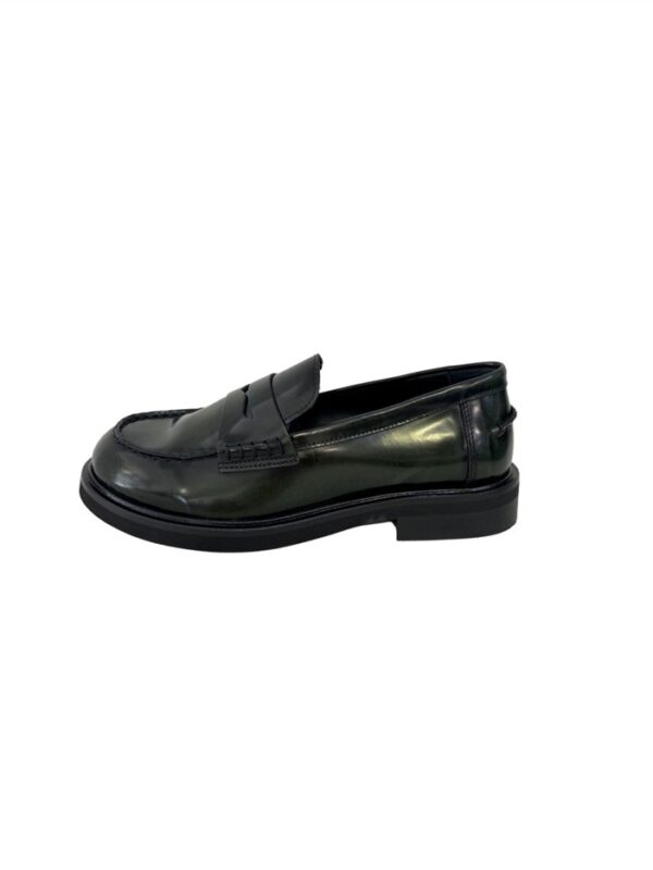 <p>
  Mocassino donna modello college
</p>Poesie Veneziane
