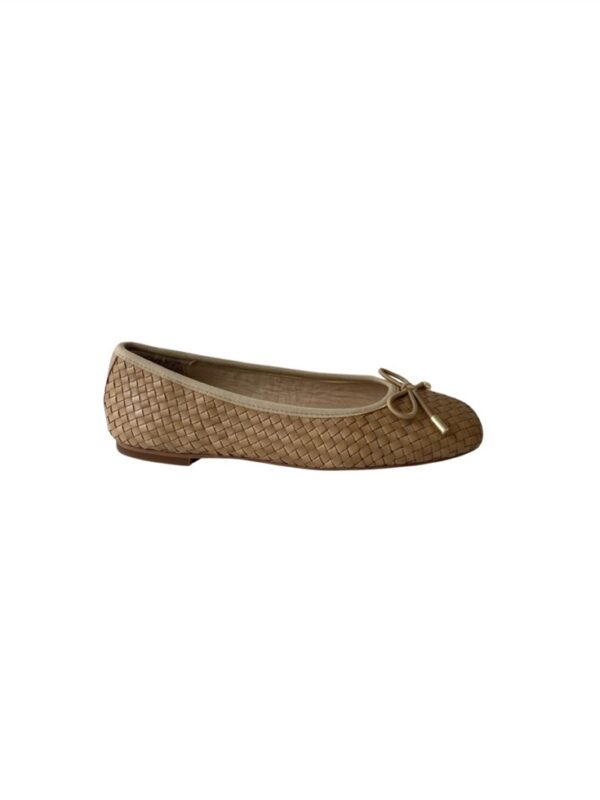 <p>
  Ballerina in vera pelle intrecciata
</p>Inuovo
