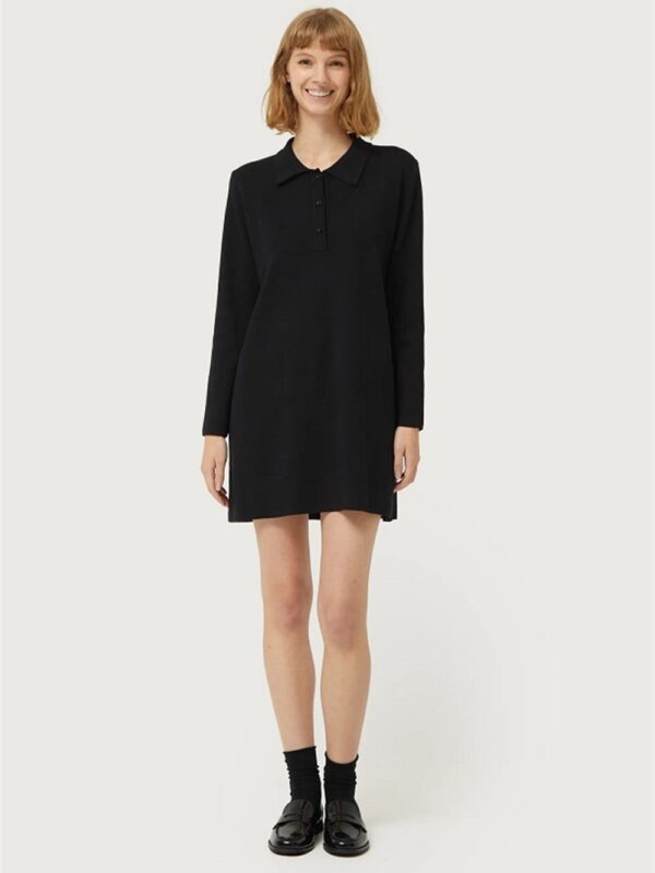 <p>
  Abito corto in maglia con colletto polo
</p>Compania Fantastica