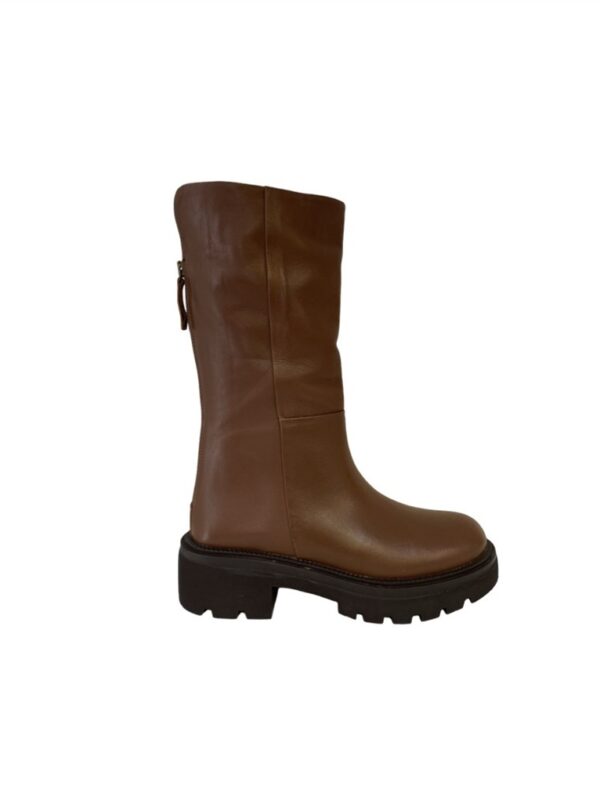 <p>
  Stivaletto dal gambale medio con zip posteriore 
</p>Albano