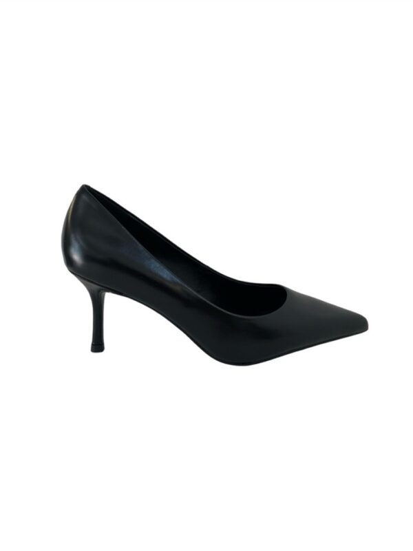 <p>
  Decolté in vitello con tacco di 7 cm NERO
</p>Chiconic