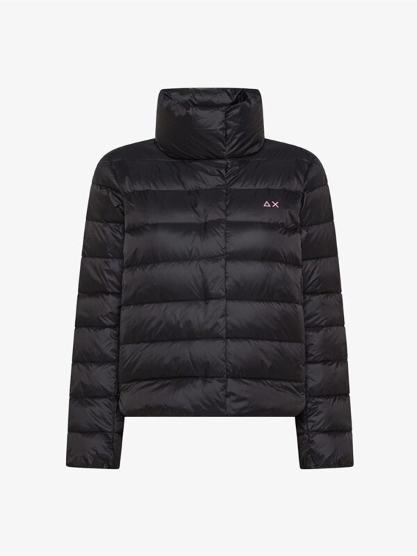<p>
  Piumino in nylon trapuntato con collo alto NERO
</p>Sun 68