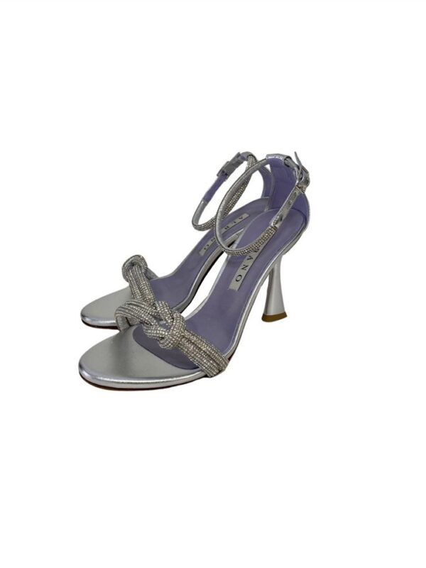 <p>
  Sandalo tacco 9 cm con strass e braccialetto
</p>Albano