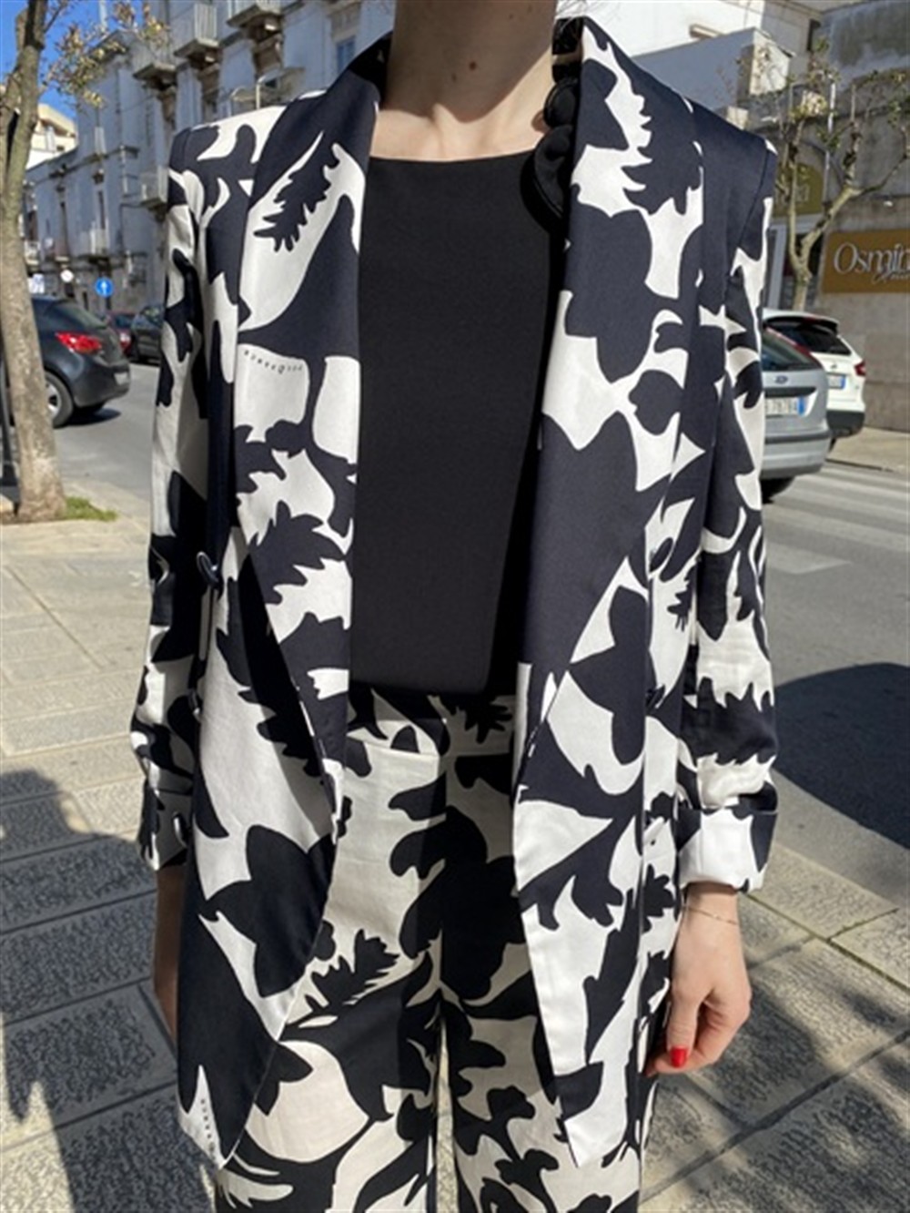 <p>
  Giacca a fantasia con finta abbottonatura
</p>Tolérance Couture