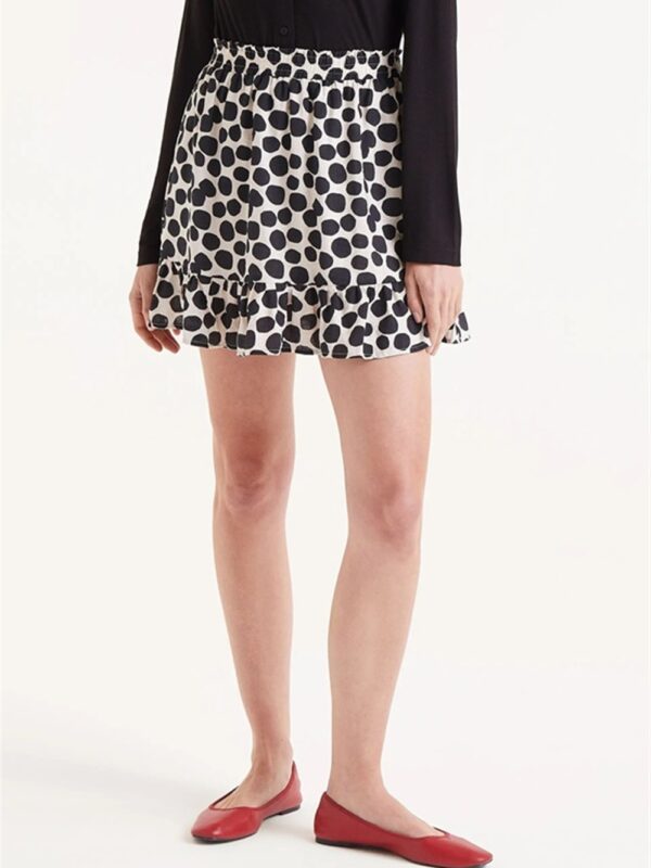<p>
  Minigonna a pois con balza sul fondo
</p>Compania Fantastica
