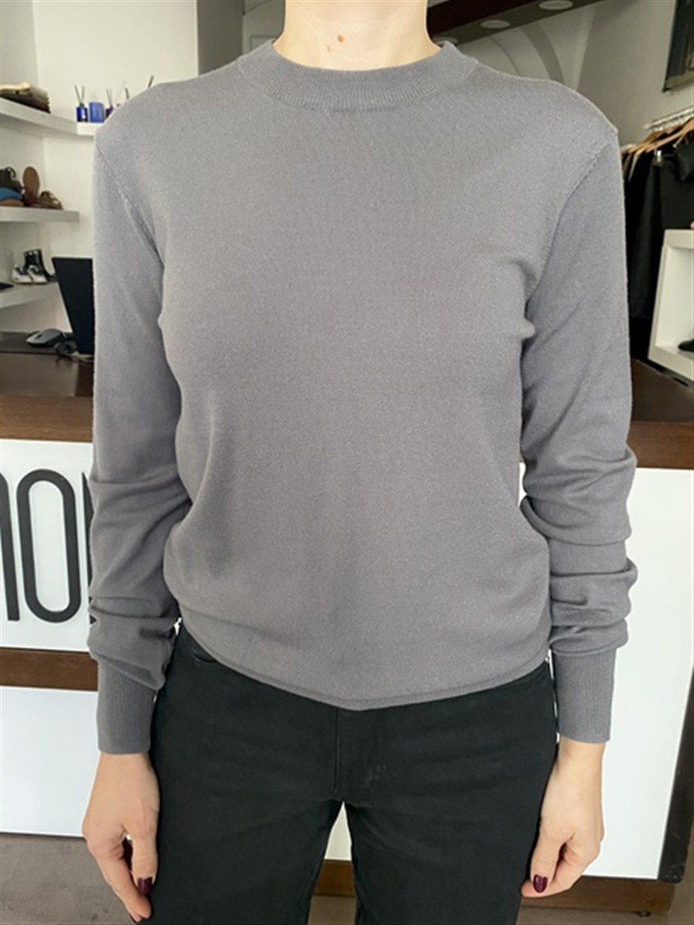 <p>
  Maglioncino basic paricollo GREY STEEL
</p>Silvian Heach