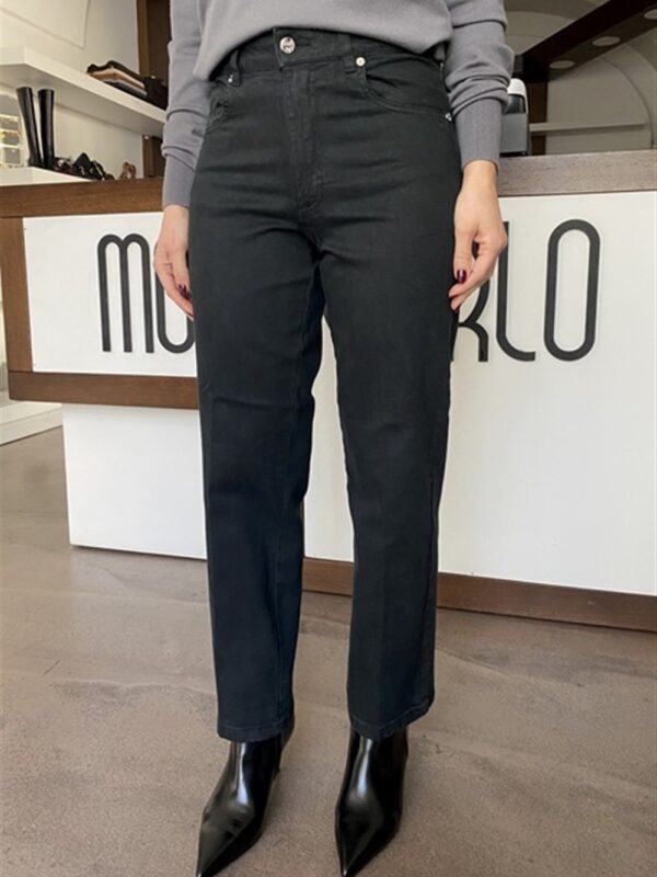 <p>
  Pantalone in bull denim gamba dritta 5 tasche BLACK
</p>Silvian Heach