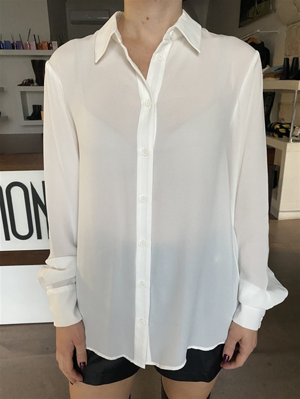 <p>
  Camicia con plissé posteriore
</p>Silvian Heach