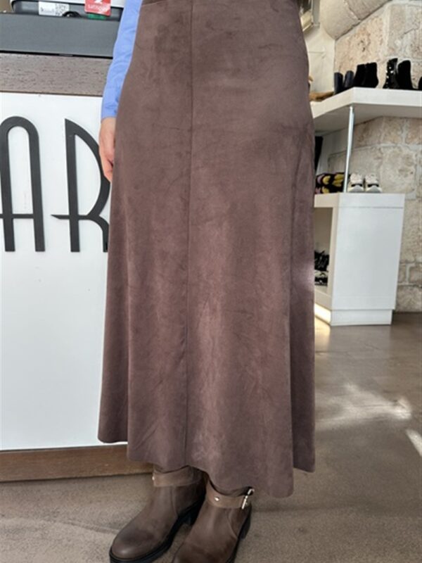 <p>
  Gonna midi in suede 
</p>Dixie