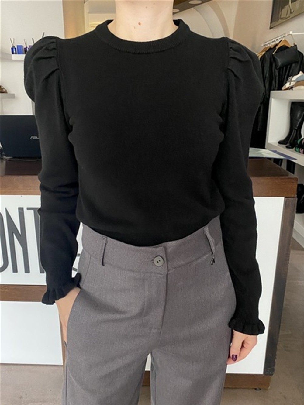 <p>
  Maglioncino con maniche a palloncino NERO
</p>Dixie