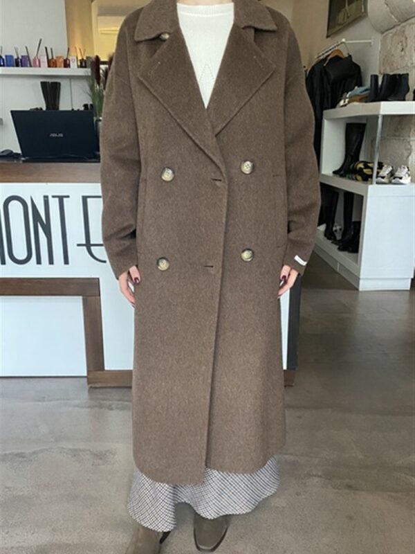 <p>
  Cappotto over doppiopetto HANDMADE MORO
</p>Dixie