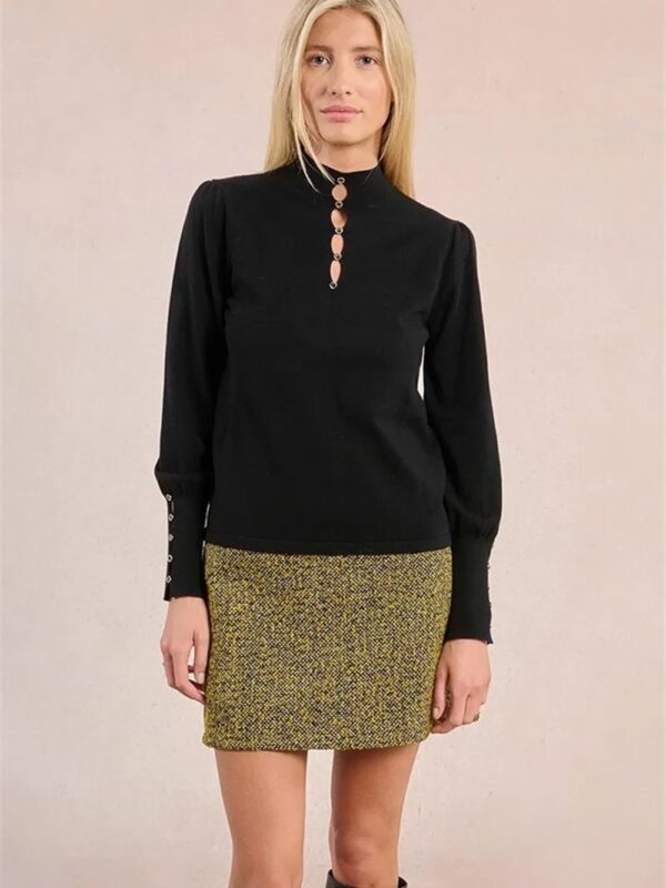 <p>
  Maglioncino con bottoni ed aperture frontali BLACK
</p>Molly Bracken