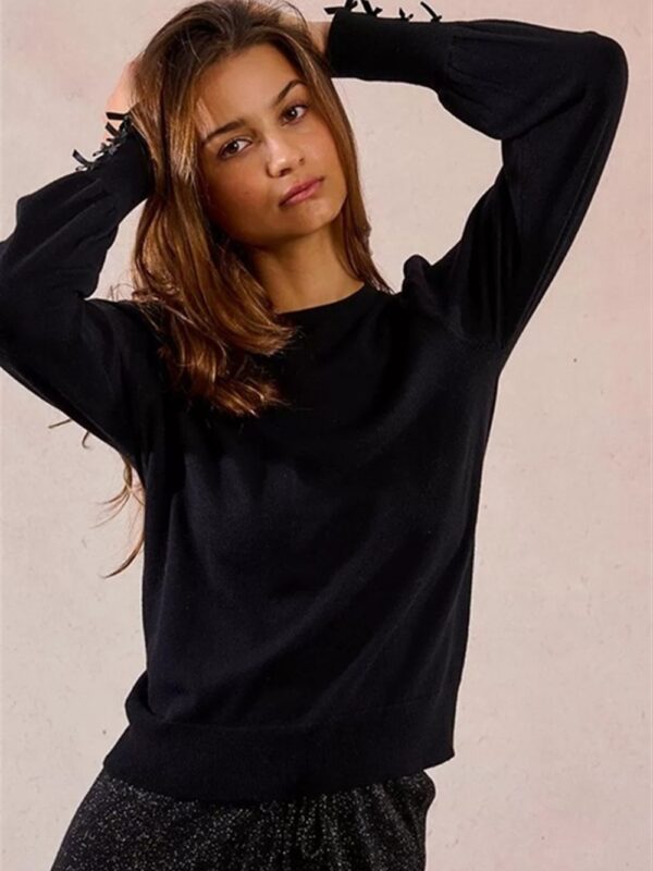 <p>
  Maglioncino con fiocchetti BLACK
</p>Molly Bracken