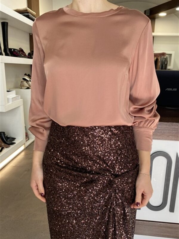<p>
  Blusa in satin a manica lunga CARAMELLO
</p>H2o