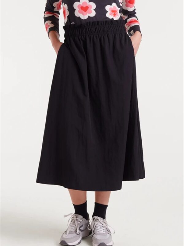 <p>
  Gonna midi con elastico in vita NERA
</p>Compania Fantastica