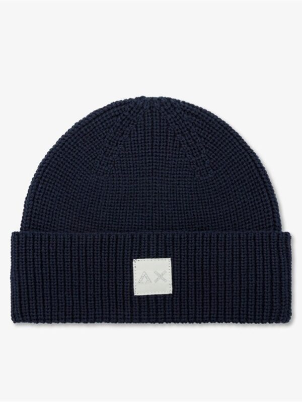 <p>
  Berretto beanie in misto lana con logo NAVY BLUE
</p>Sun 68