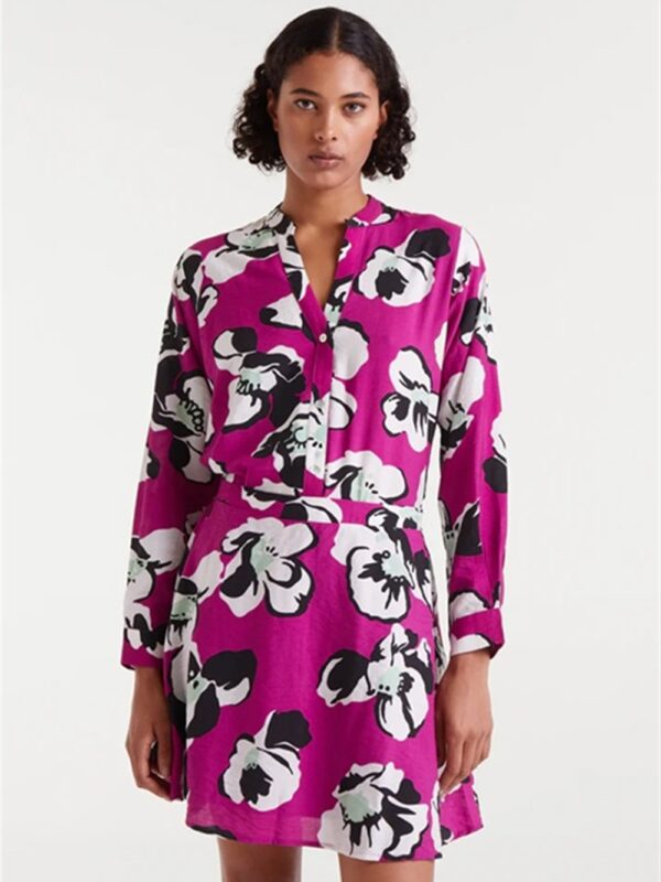 <p>
  Camicia a fantasia con scollo a v
</p>Compania Fantastica