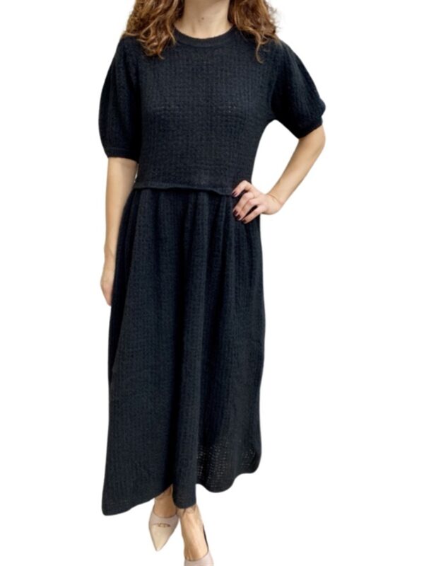 <p>
  Abito in maglia forata con fodera in tulle
</p>Silvian Heach