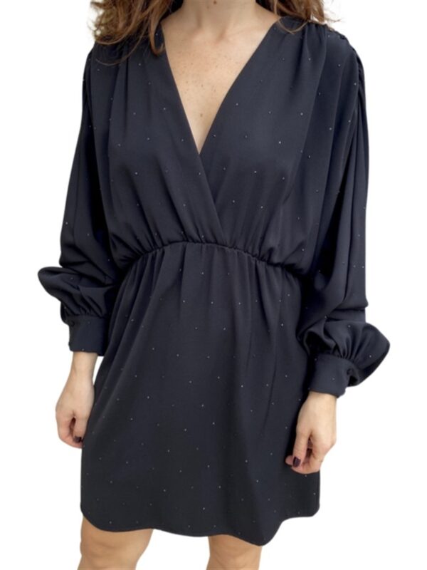 <p>
  Abito con manica ampia, doppio scollo e strass
</p>Silvian Heach