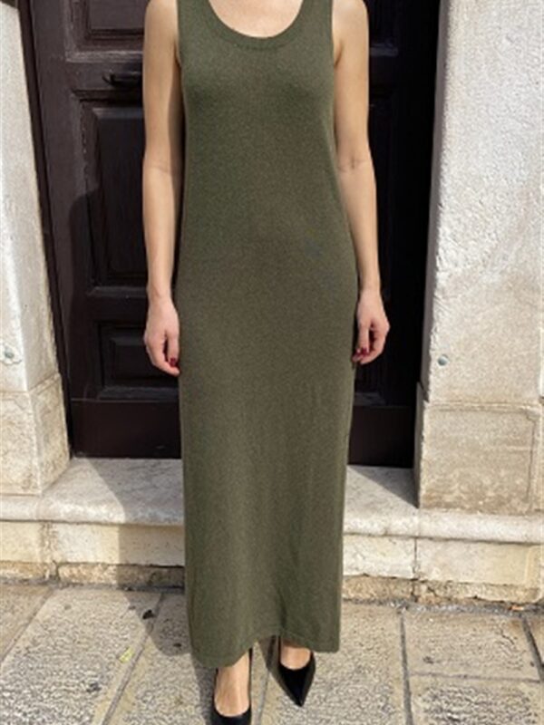 <p>
  Abito lungo in maglia a canotta
</p>Dixie