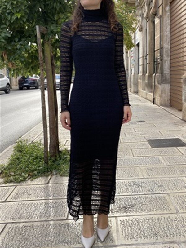 <p>
  Abito lungo in pizzo
</p>Dixie