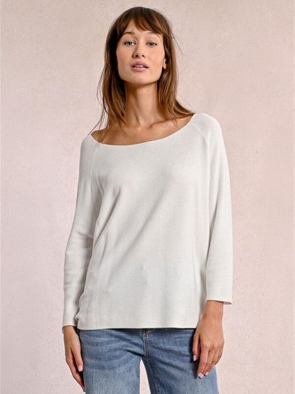 <p>
  Maglioncino leggero con scollo ampio bianco 
</p>Molly Bracken