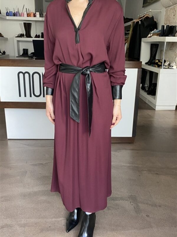 <p>
  Abito lungo con dettagli e cintura in ecopelle a contrasto
</p>Dixie