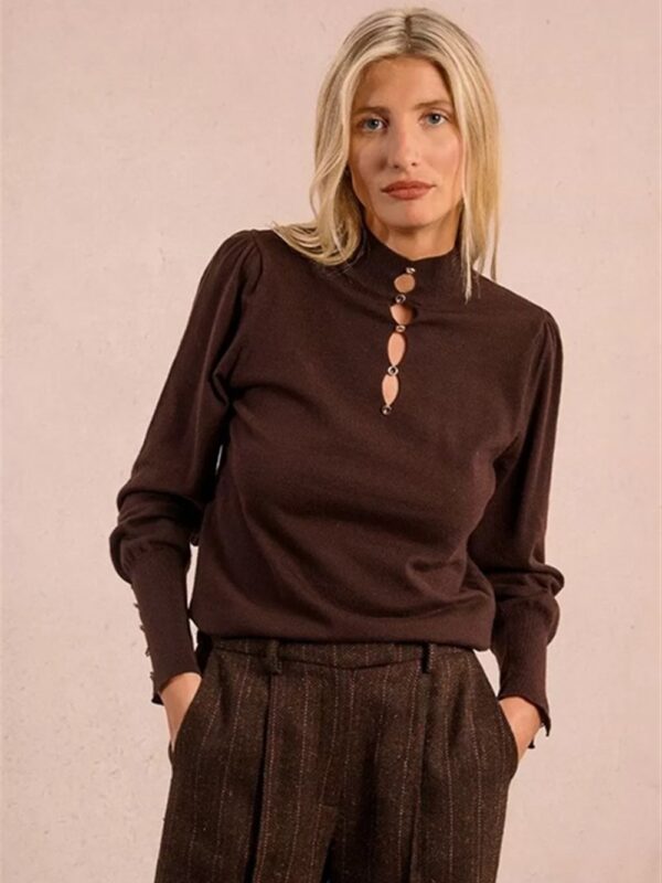 <p>
  Maglioncino con bottoni ed aperture frontali CHOCOLATE
</p>Molly Bracken